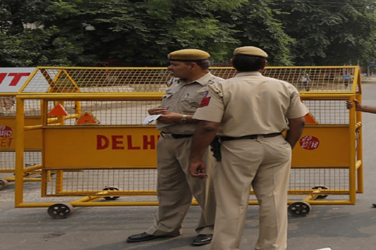 Six arrested over theft in Bureaucrat house Delhi