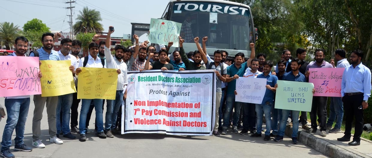 junior doctor protest at jantar mantar