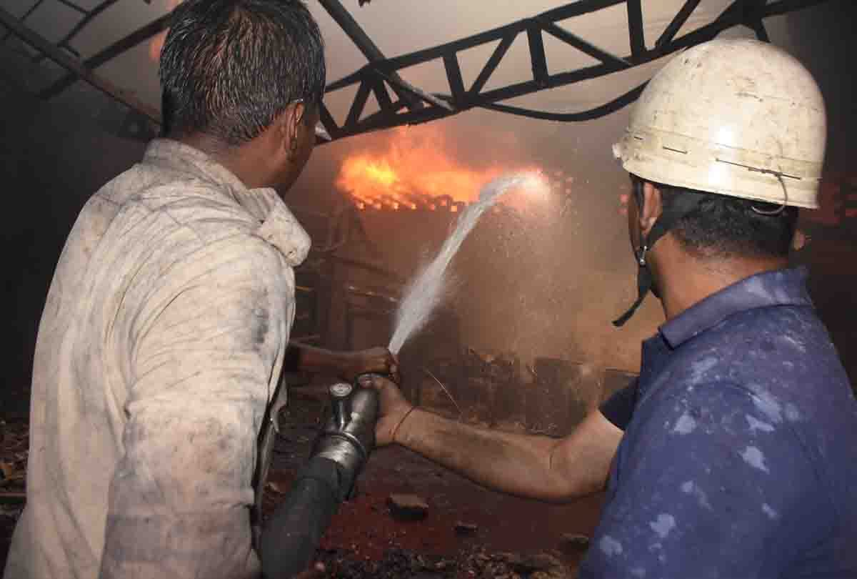 fire caught in factory at dada nagar industrial area Kanpur