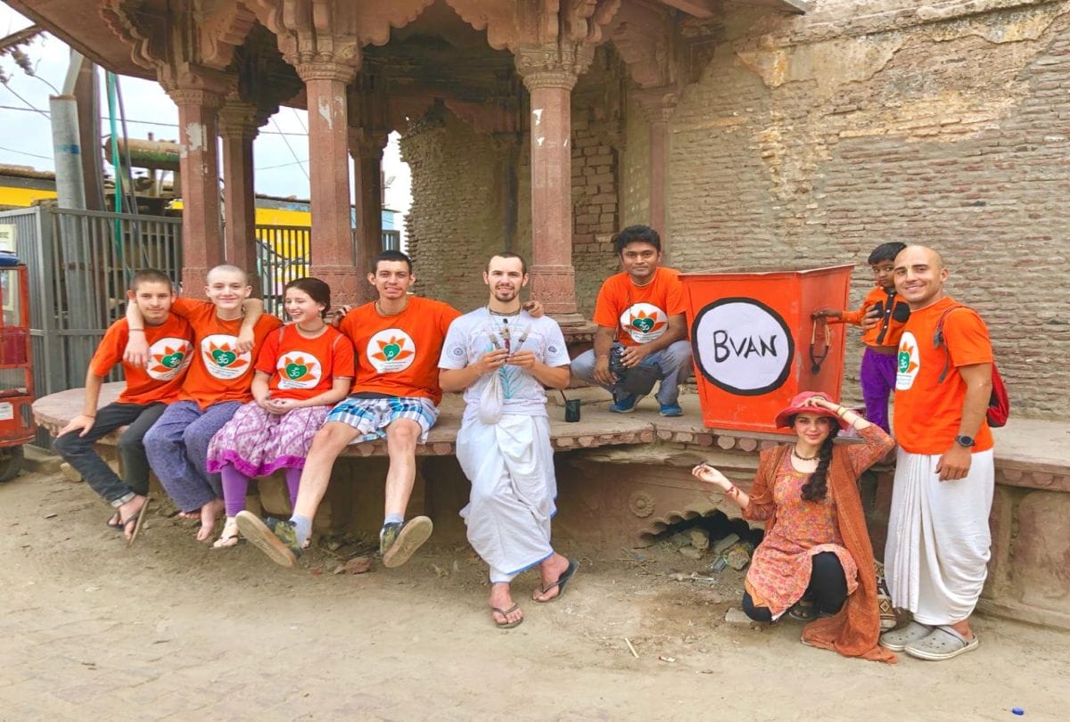 foreign devotees held cleanliness campaign in vrindavan