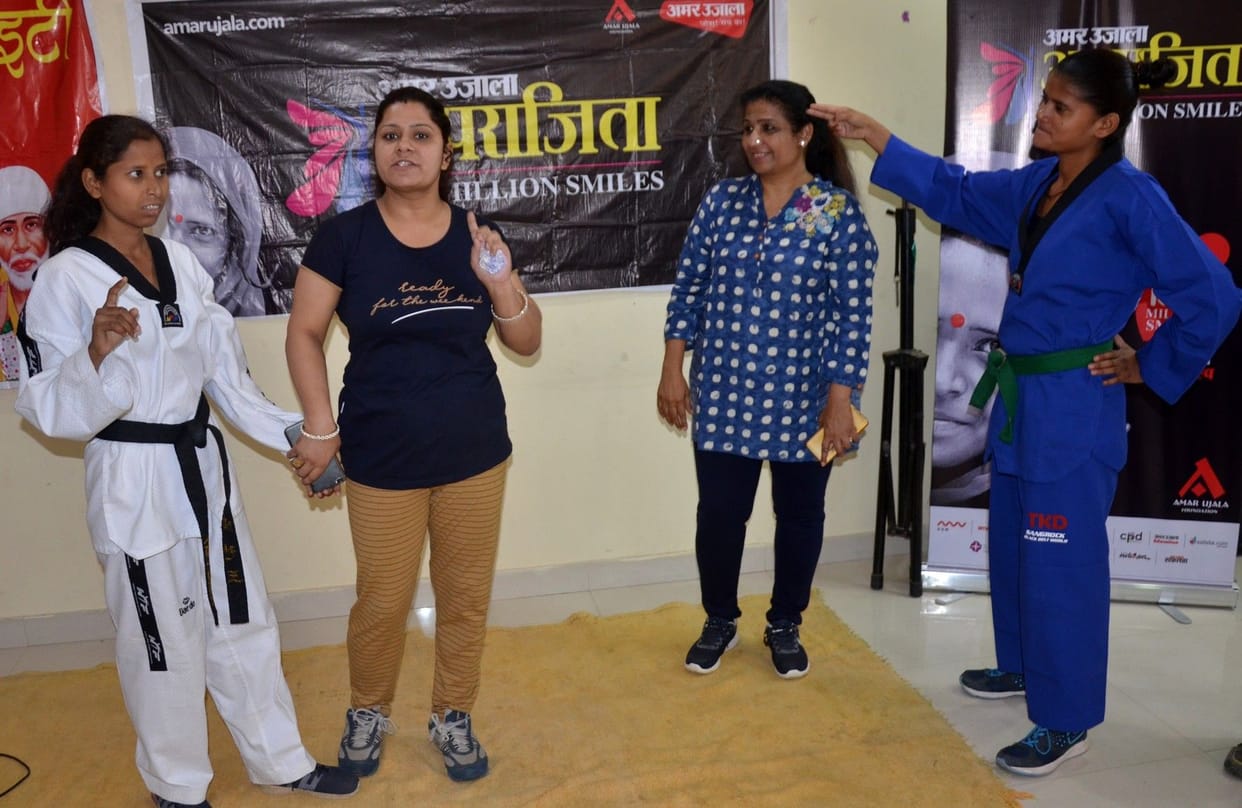 Bapudham society's woman will take taekwondo traning