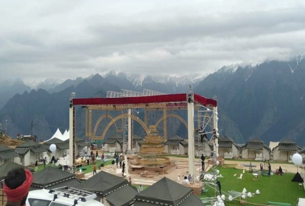 Auli Shahi shadi: Five crore rupees foreign flowers decoration in gupta brothers sons wedding