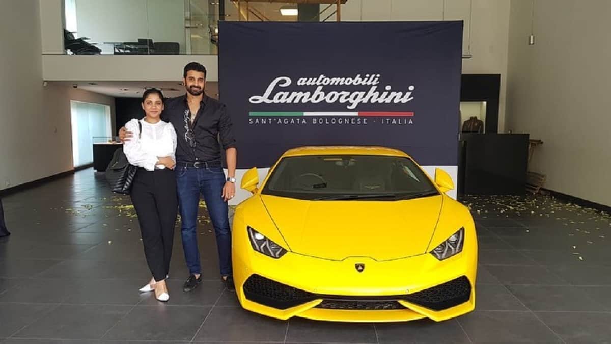 bangalore husband gifted Lamborghini Huracan supercar to his doctor wife in india