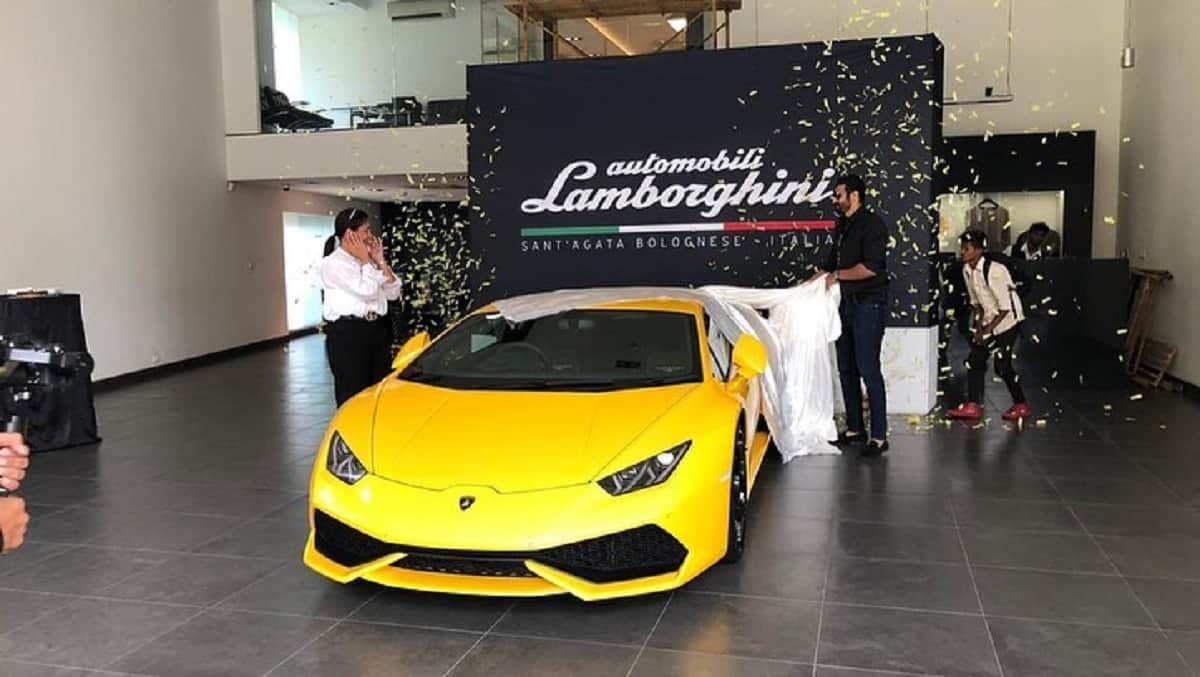 bangalore husband gifted Lamborghini Huracan supercar to his doctor wife in india