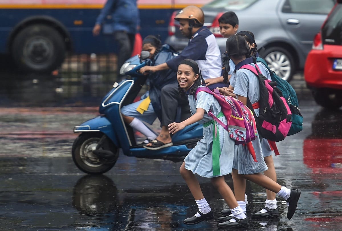 Weather Report, light rains in Delhi
