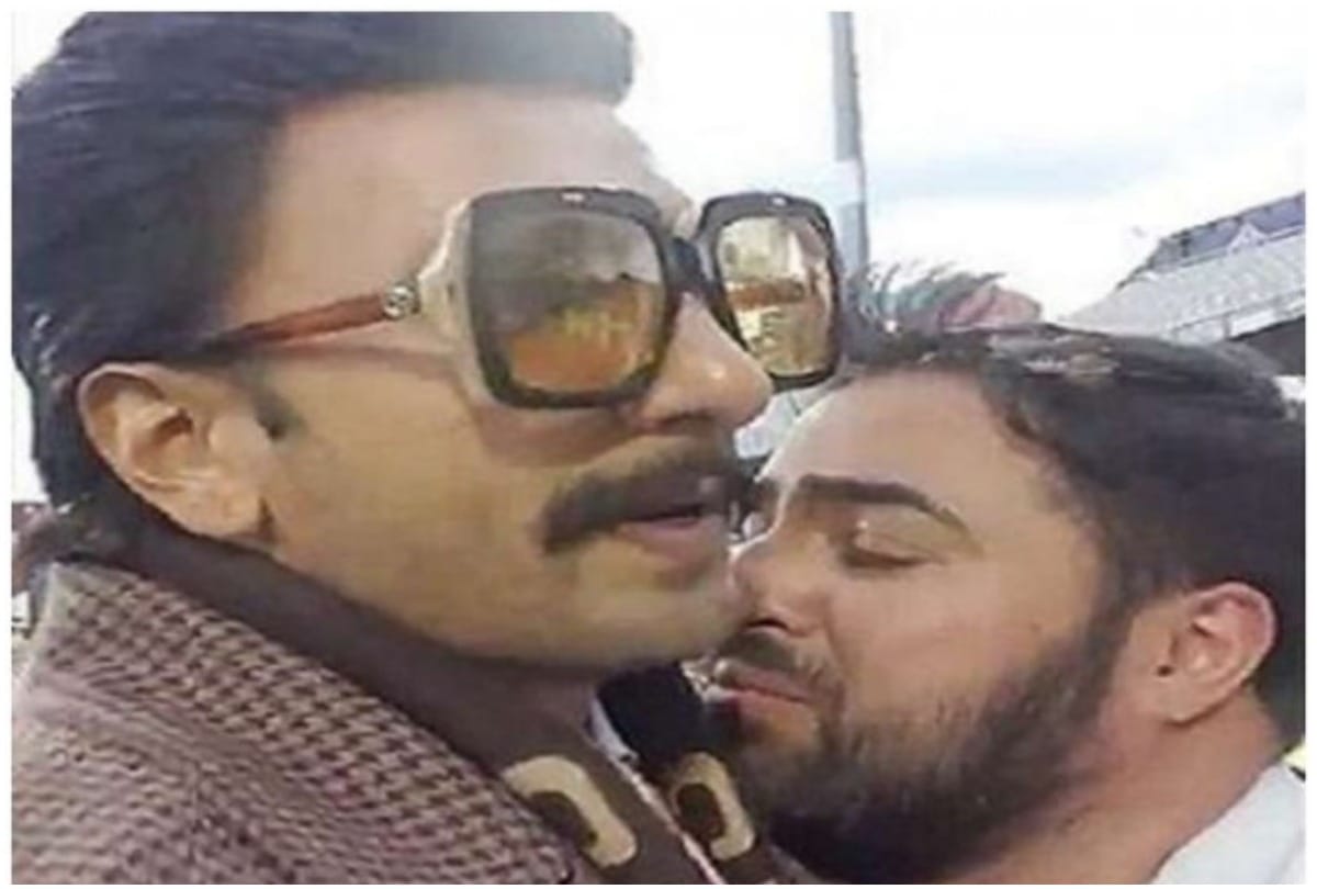 World Cup 2019: Ranveer Singh hugs a Pakistani fan after India win, says, Don't be disheartened