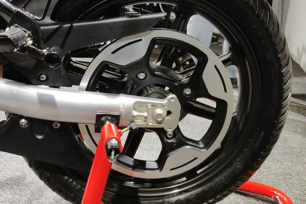 Revolt RV400 electric motorcycle to launch on 28 August mileage 156 km on full charge