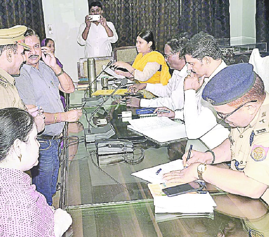 sampoorn samaadhaan divas me sdm ne suni sikaayat