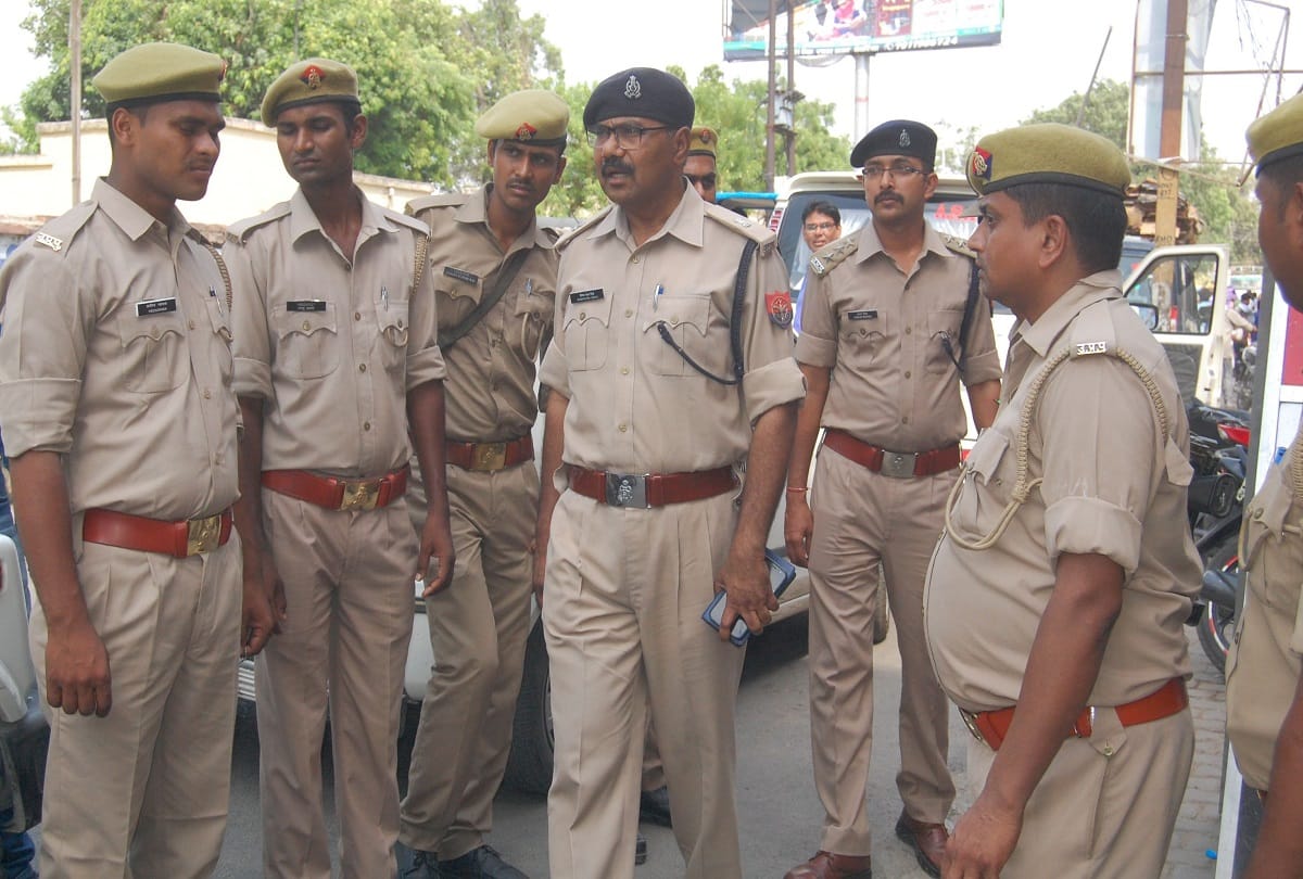 Deoria brothel racket case Hotels was booked on hourly basis