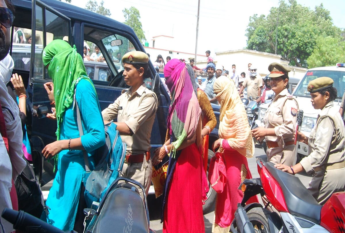 Deoria brothel racket case Hotels was booked on hourly basis