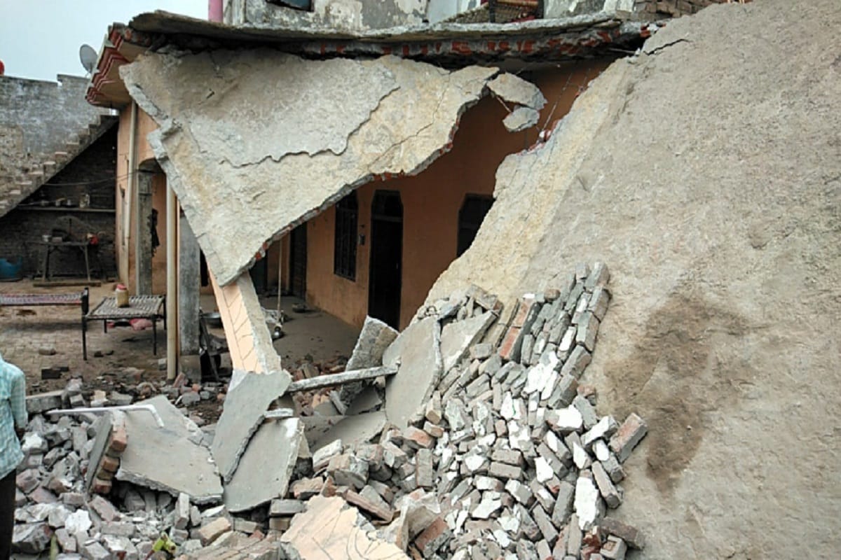 A child death in buried under the debris of innocent in Shamli at Uttar Pradesh