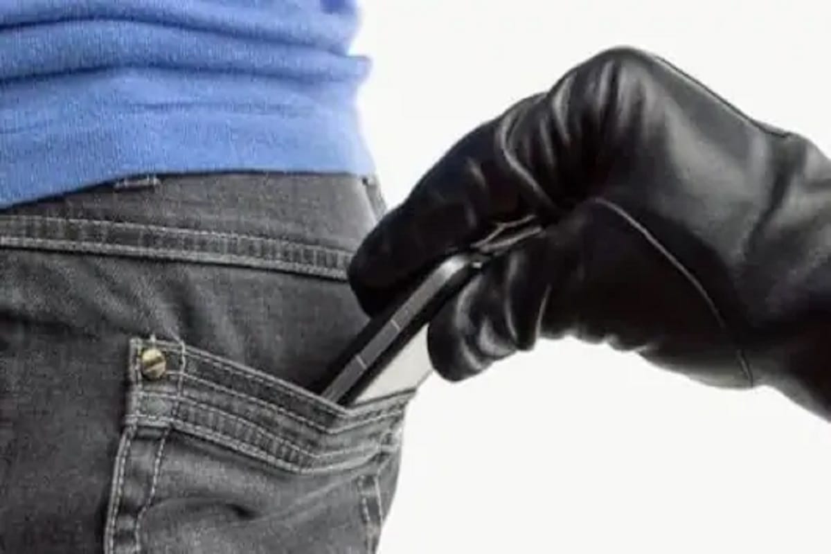 bahraich : mobile snatcher gang arrested, 16 mobile and 3 bikes recovered