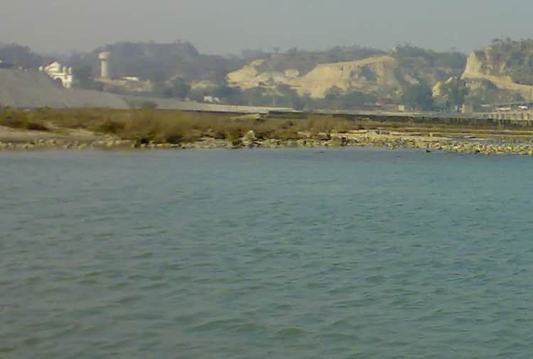Pakistani Farmers Using Sutlej River Water for Farming, Hussainiwala Head, Harrike Head
