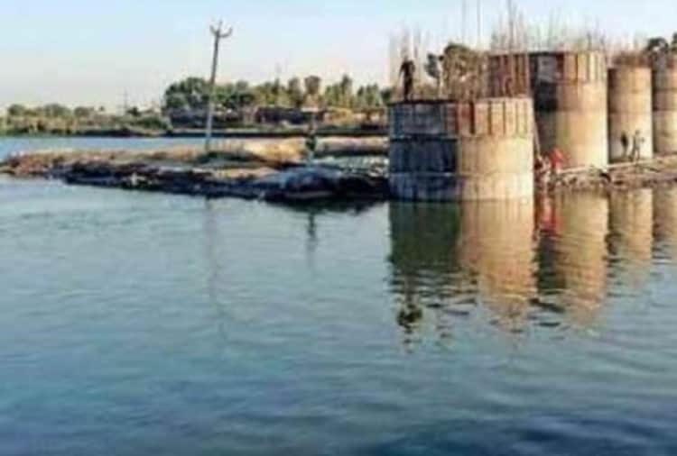Pakistani Farmers Using Sutlej River Water for Farming, Hussainiwala Head, Harrike Head