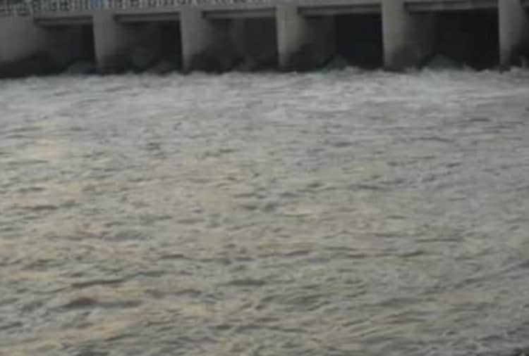 Pakistani Farmers Using Sutlej River Water for Farming, Hussainiwala Head, Harrike Head