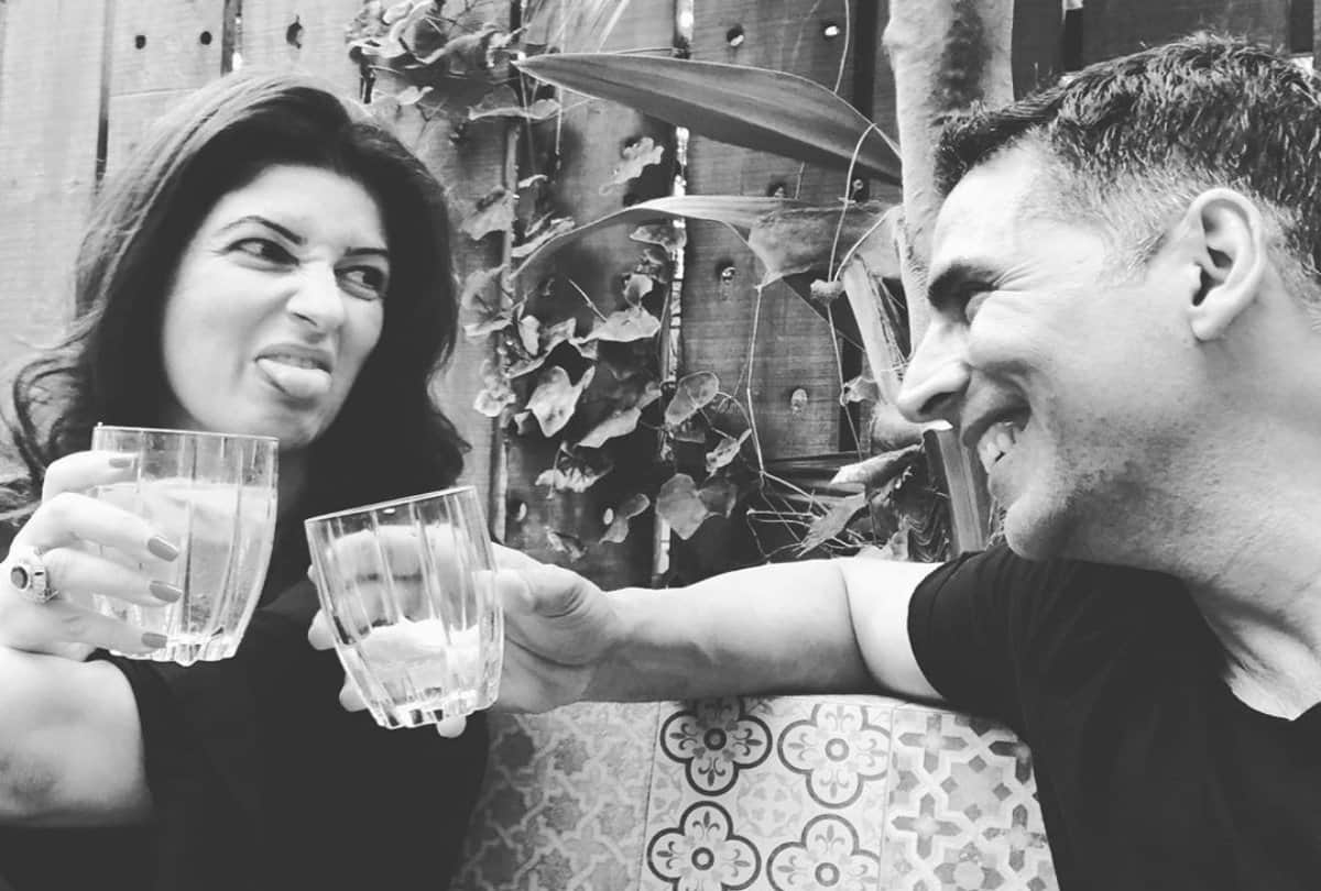 twinkle khanna share picture with akshay kumar in lightmood