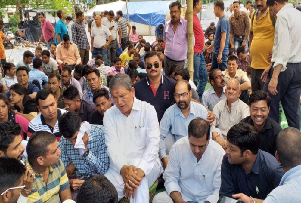 Congress leader harish rawat Doing fast for 108 former worker protest 