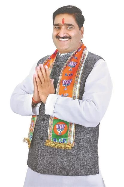 सांसद सतीश गौतम।