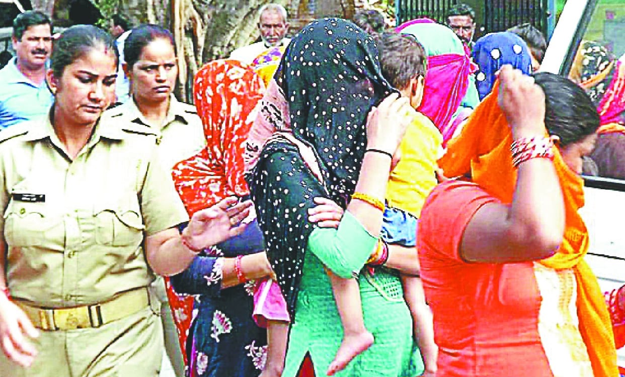 Seven women arrested to make liquor