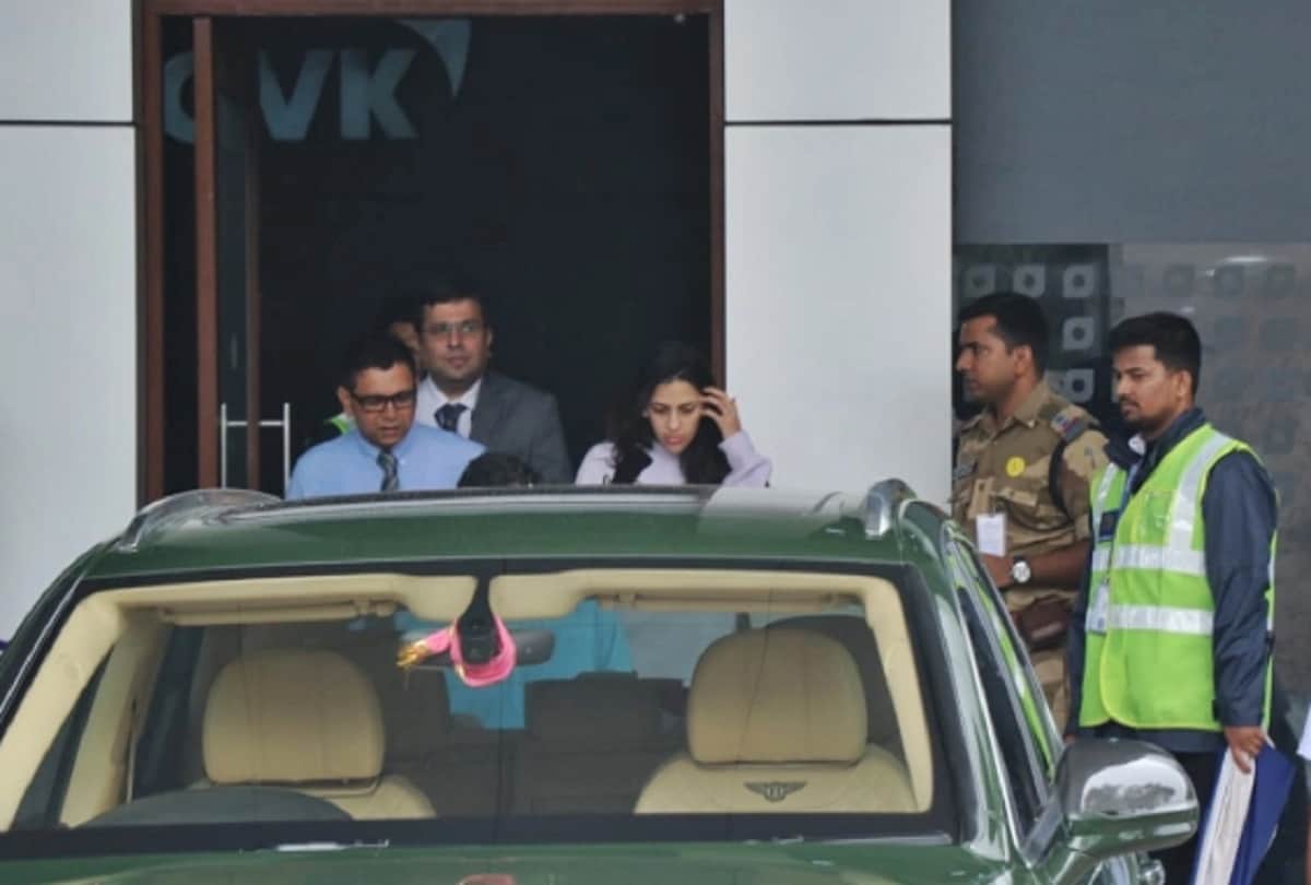 Akash Ambani wife Shloka Mehta spotted without makeup at airport after India Pakistan match
