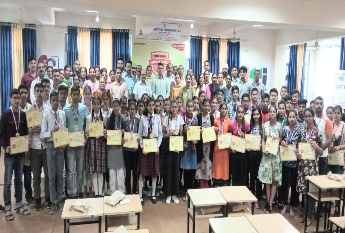 50 meritorious awarded in amar ujala bhavishya jyoti samman 2019 at mandi himachal