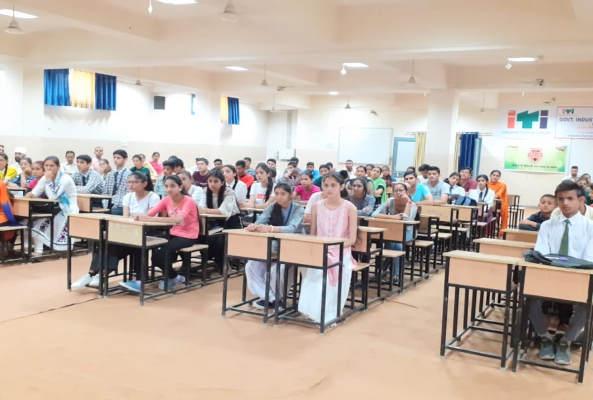 50 meritorious awarded in amar ujala bhavishya jyoti samman 2019 at mandi himachal