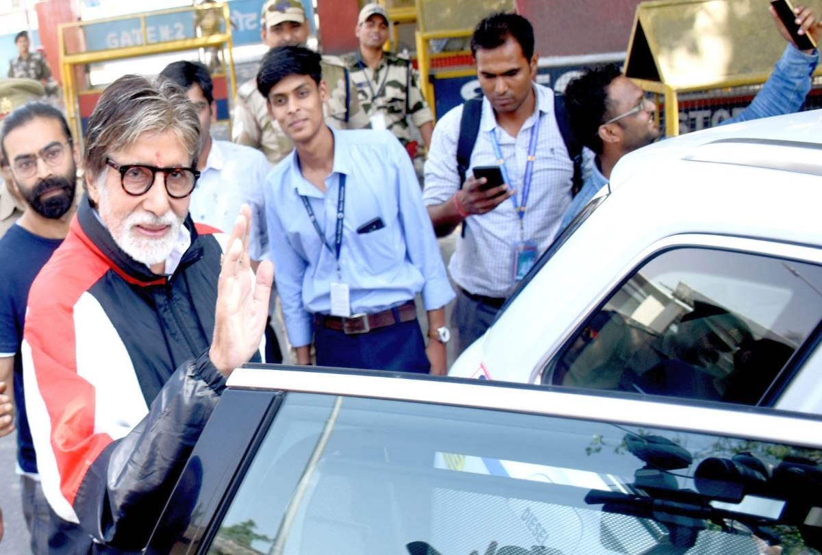 film actor amitabh bachchan reached in lucknow for shooting