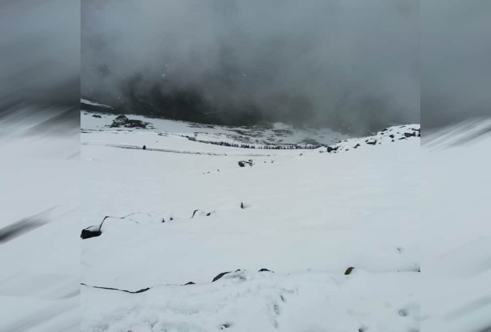 Hemkund Sahib Yatra 2021: Six feet snow frozen on Road, pilgrims will pass through glacier, photos