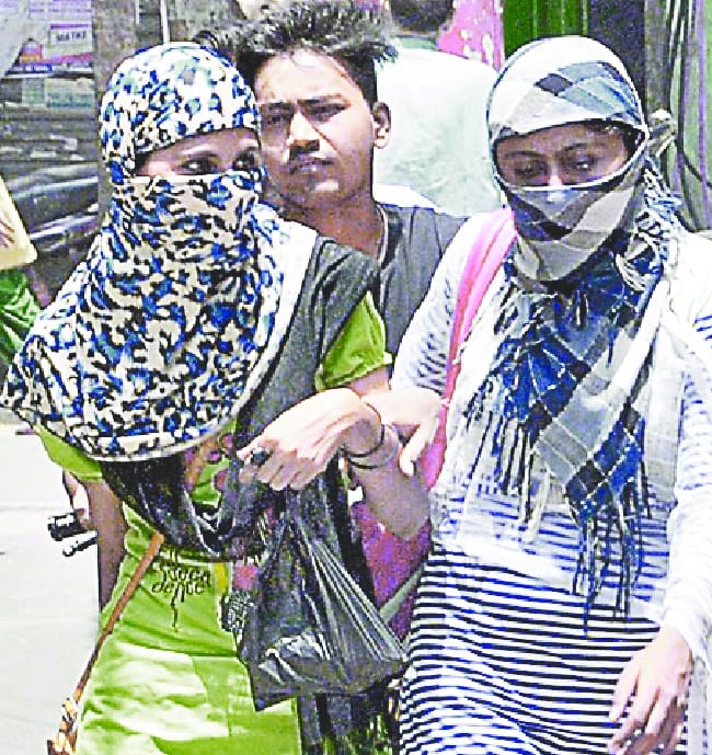 pachimi vikshom ka asar katm