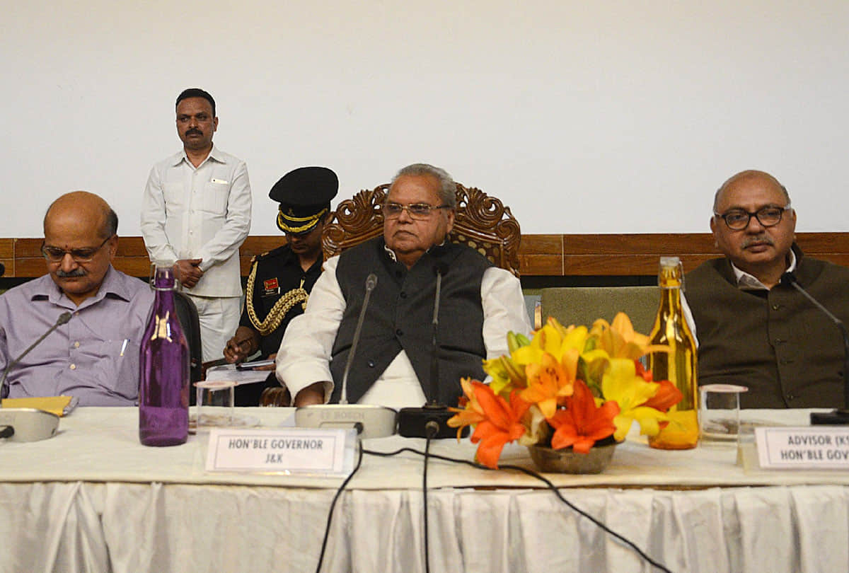 jammu kashmir governor satyapal malik statements on himself and rahul gandhi