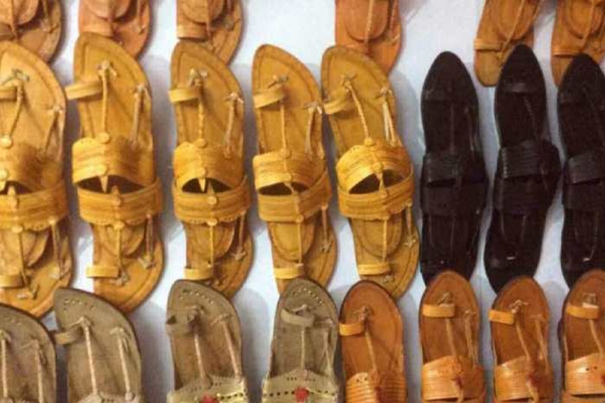 Fashion Tips These Famous Footwears of Every state Not Only Kolhapuri Chappals Know About Them in Hindi