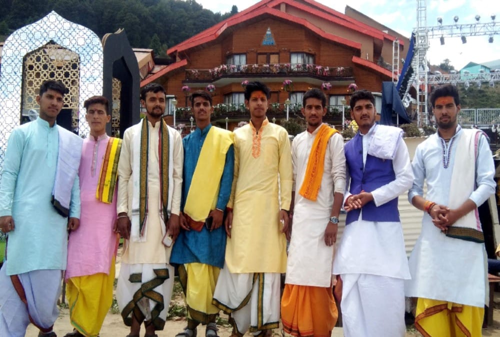 Royal wedding in Auli: bride sister read poem on vidai everyone emotional