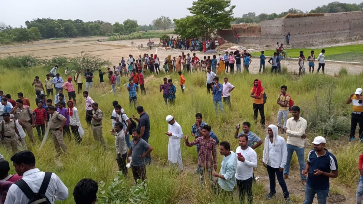 Krishak express caught fire farmer rescued passengers escape accident in mau
