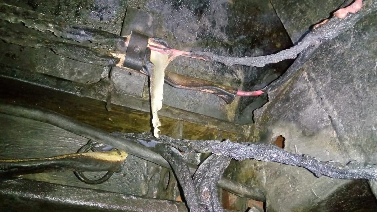 Krishak express caught fire farmer rescued passengers escape accident in mau