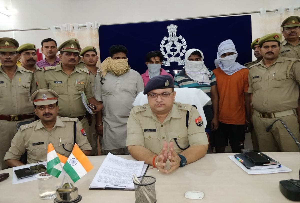 Up Police Caught 60 lakh Rupees illegal liqueur in etah