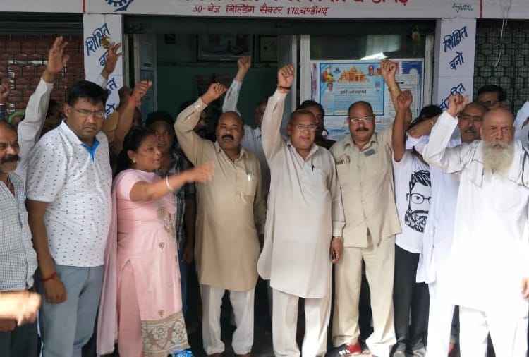 Cleaners Union President Suspend by Nagar Nigam Chandigarh, Mayor Rajesh Kalia