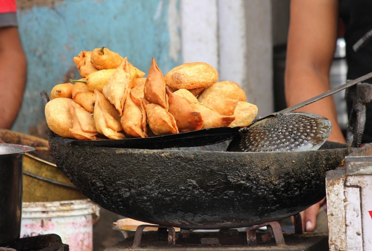Saudi Arab: Restaurant closed for serving samosa made in toilet