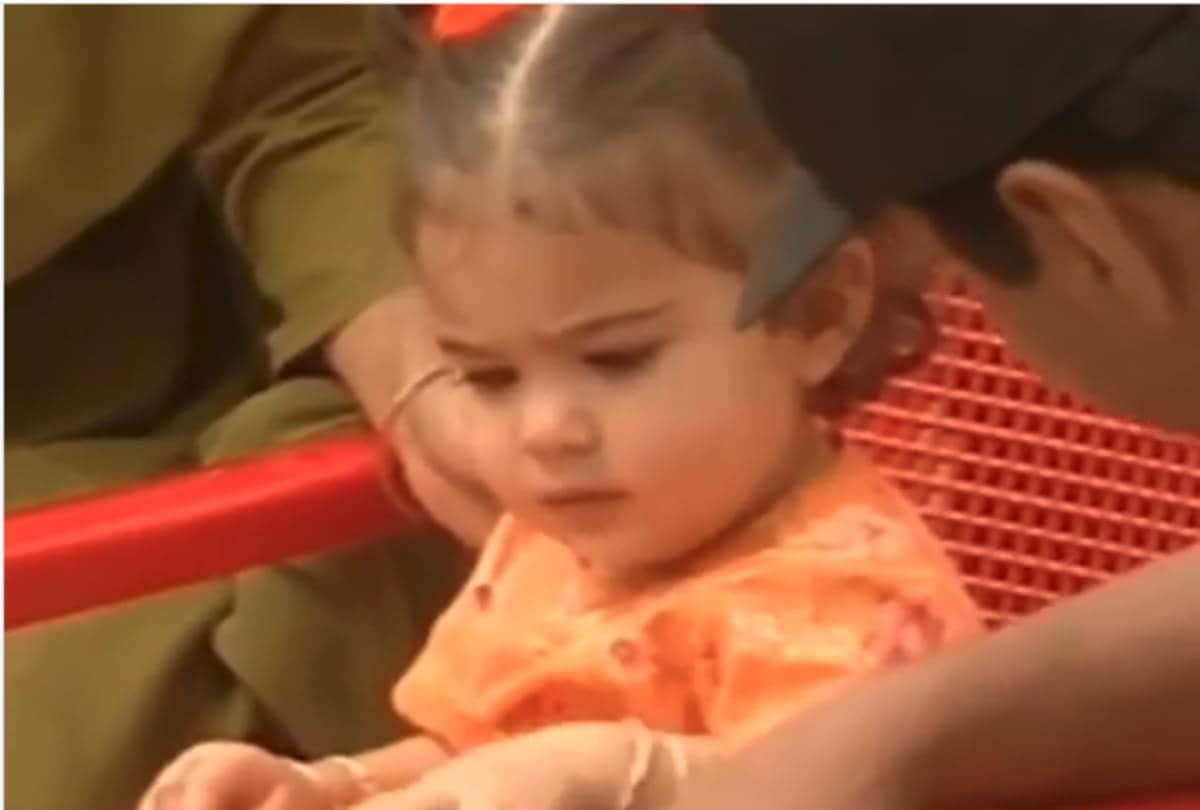 sara ali khan cute video viral from the set of saif ali khan film