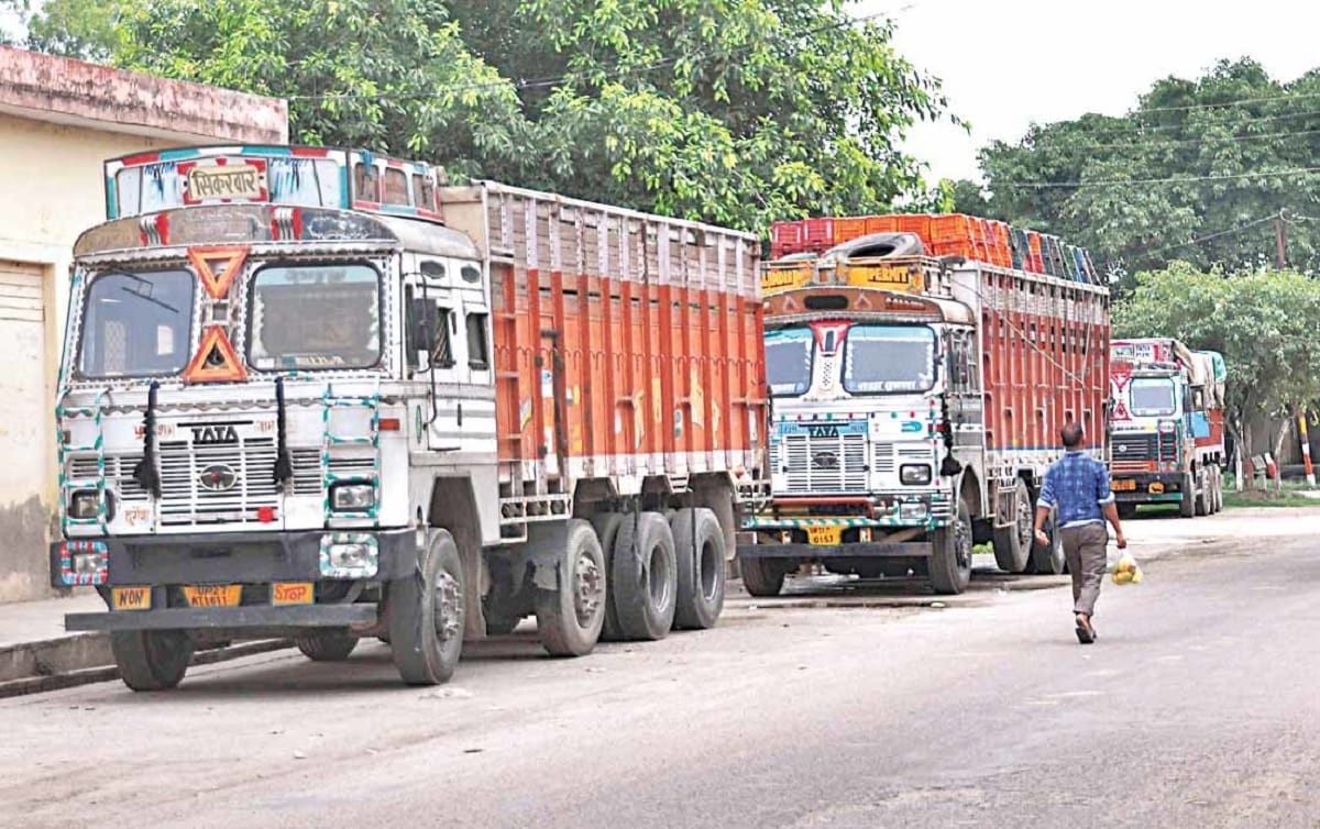 Truck drivers facing problems asked banks and NBFC to help