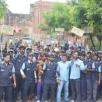 आउटसोर्सिंग कंपनी के सफाई कर्मचारियों ने वेतन न मिलने पर प्रदर्शन
