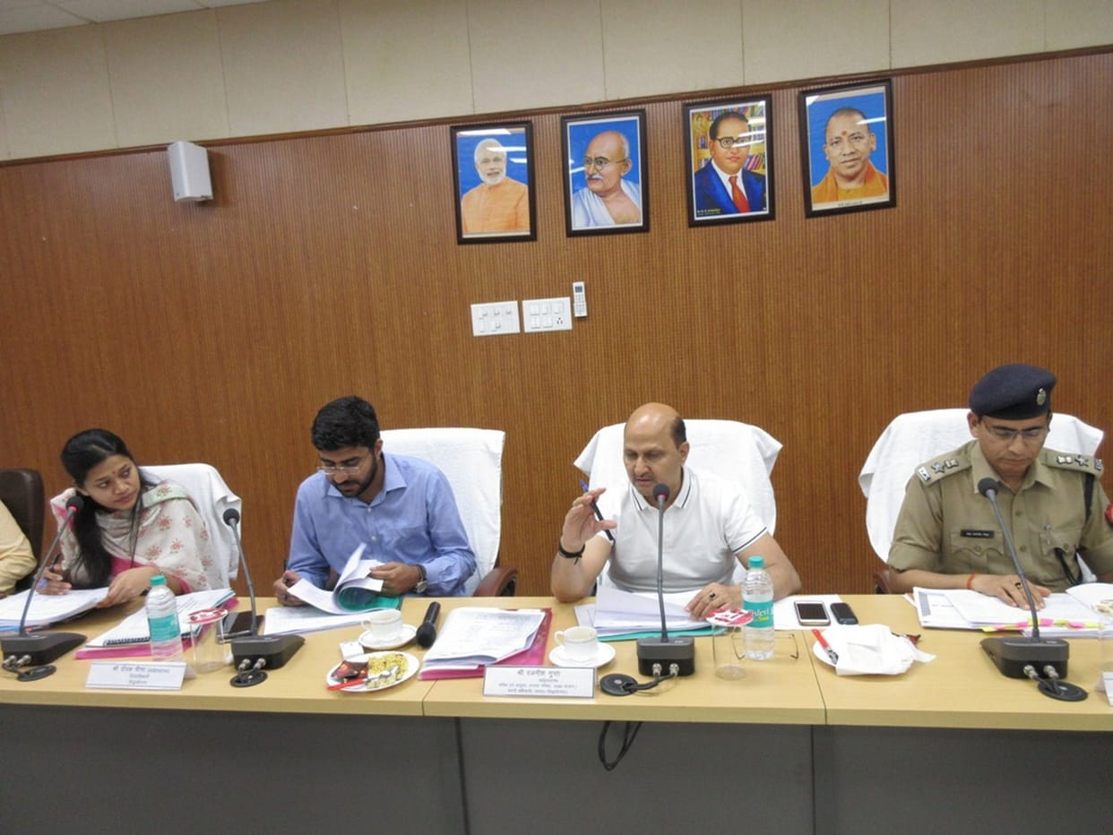 शौचालय निर्माण में लापरवाही पर राजस्व सचिव ने जताई नाराजगी