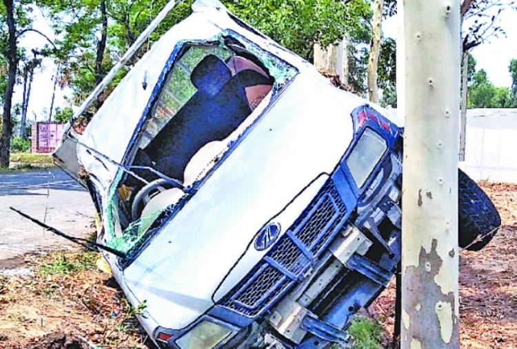 Two killed including constable in separate road accidents