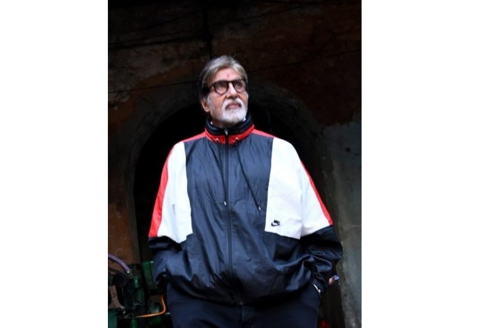Pics of Amitabh Bachchan shooting in Lucknow.