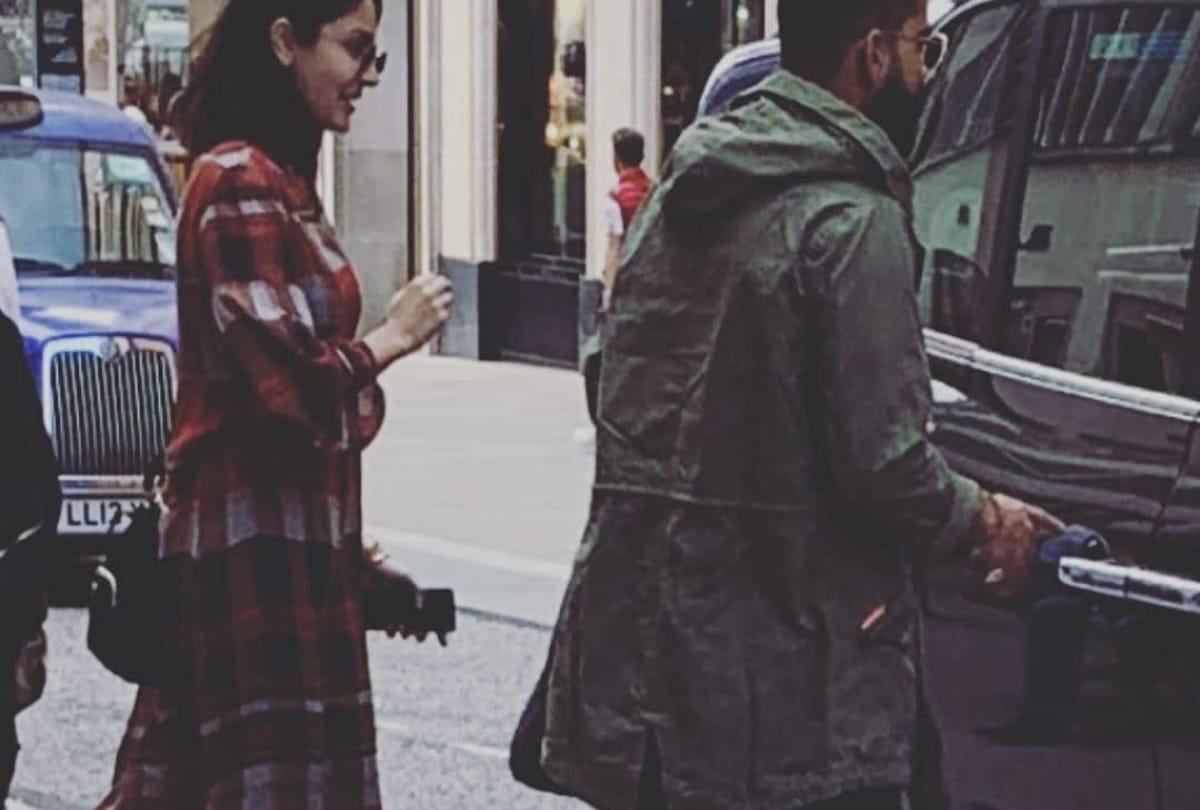 anushka sharma and virat kohli spot together in england world cup 2019