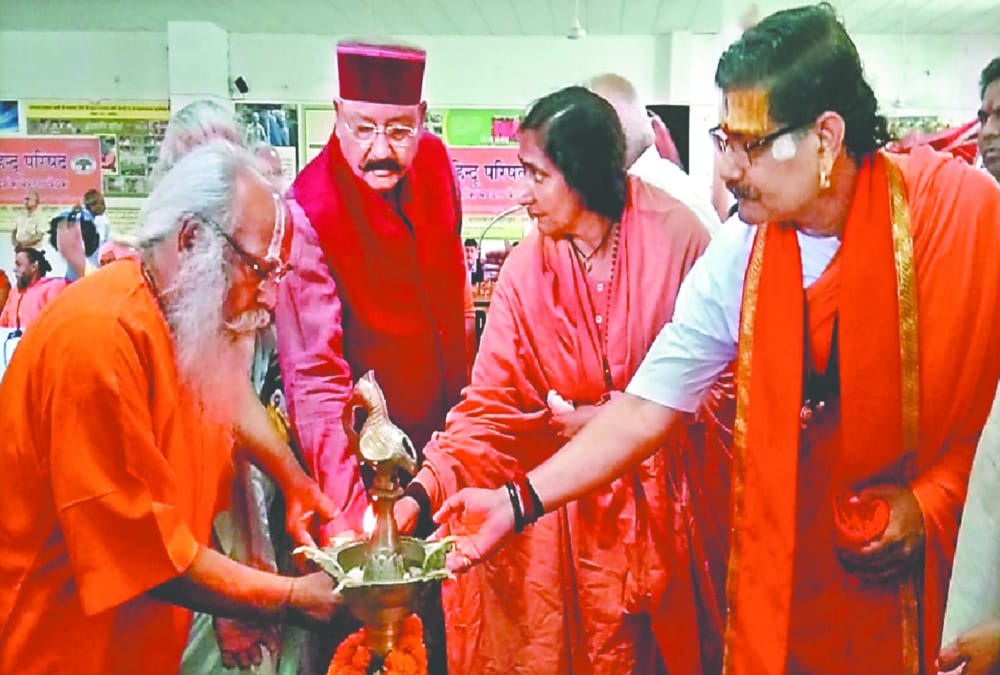 VHP and Swami Swaroopanand attack each other for ram mandir nirman Delay