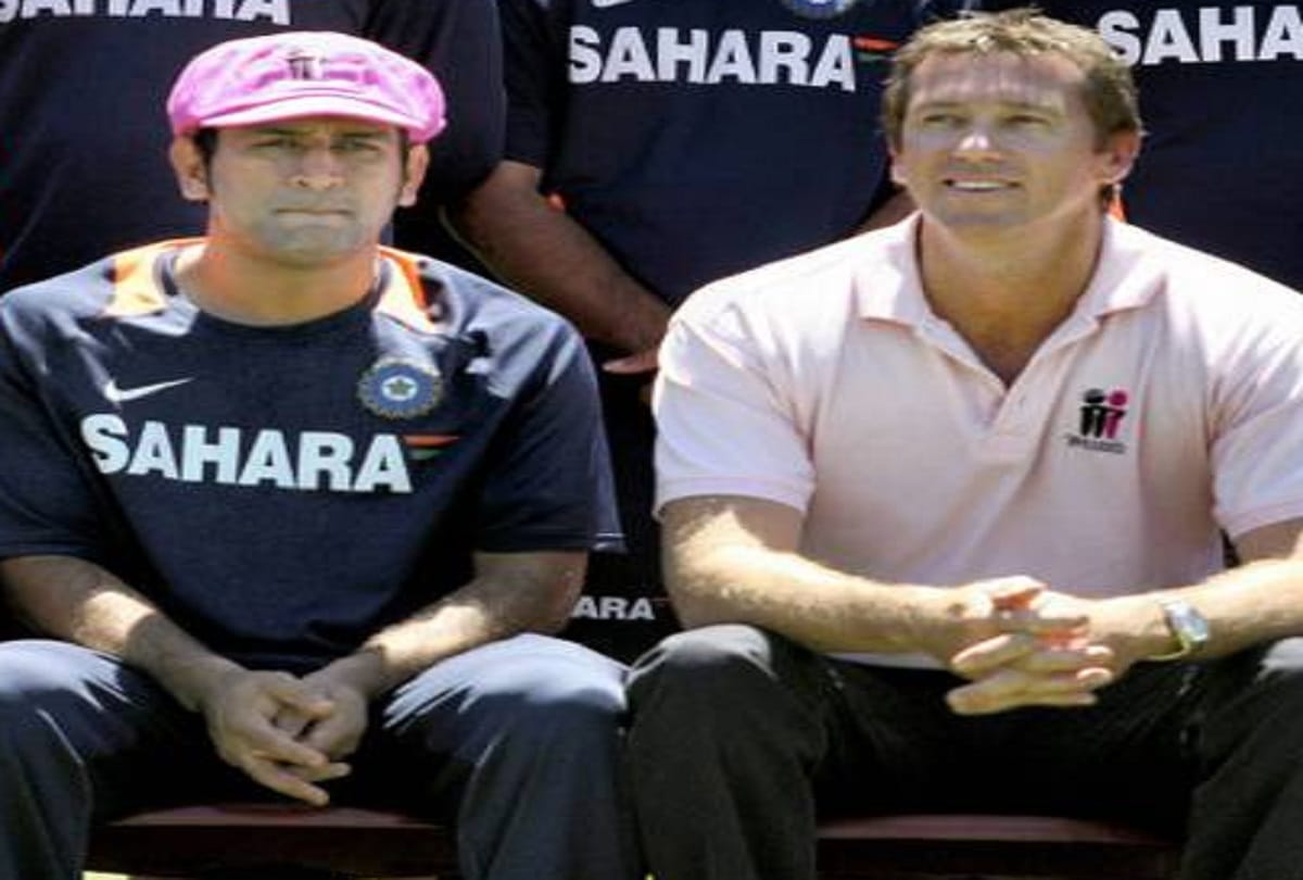 Australian legend Glenn mcgrath wants dhoni to continue his cricketing career till he wants