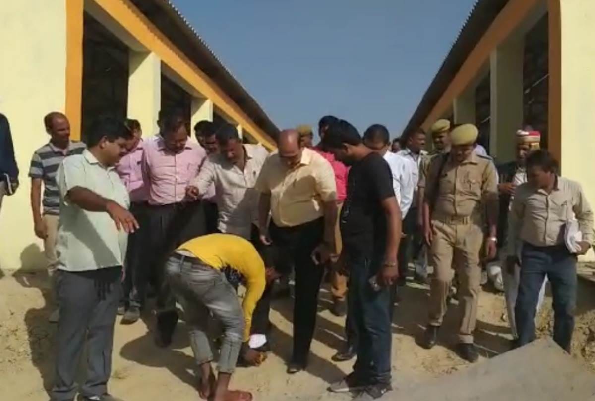 do photography and take action if anyone found doing open defecation says dm amethi