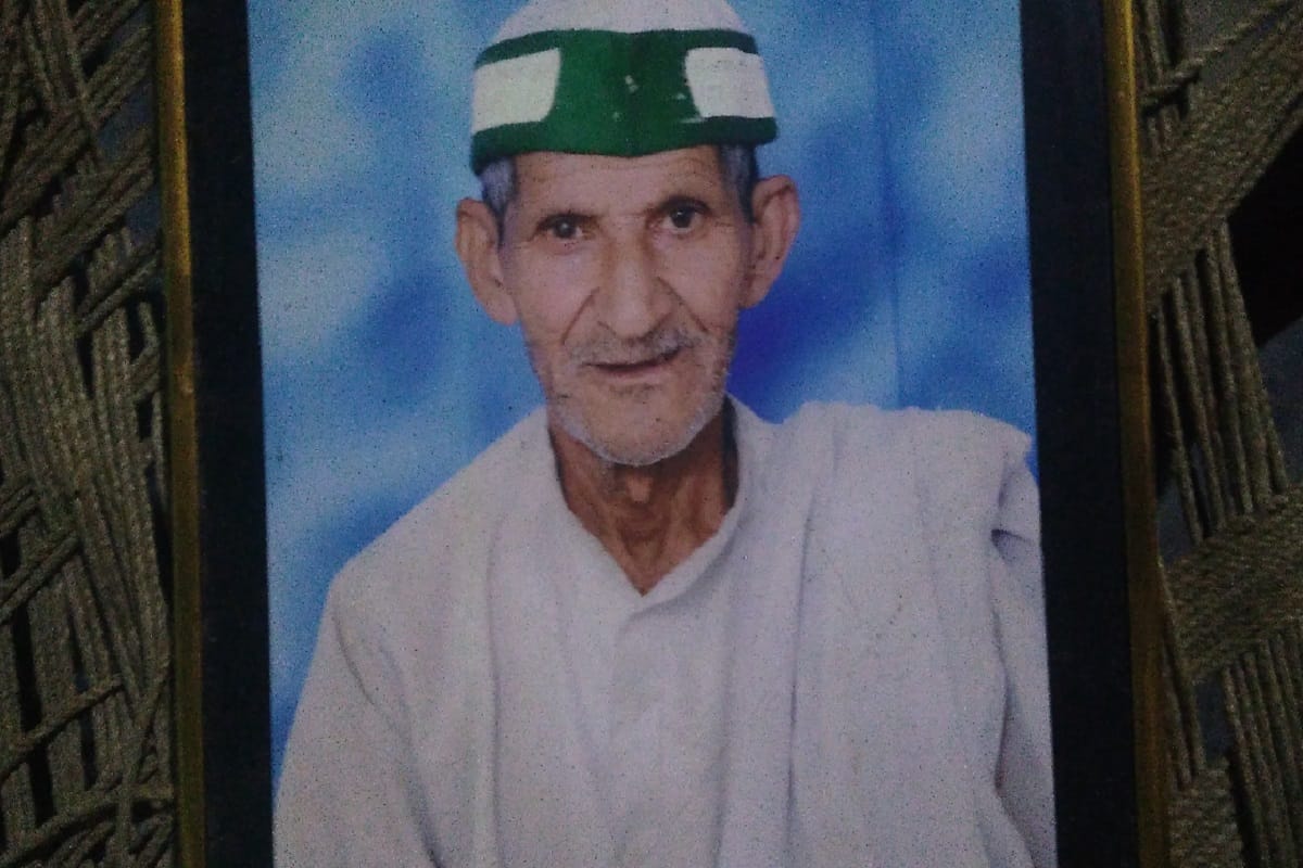 A old farmer committed suicide by consuming poison in Muzaffarnagar at Uttar Pradesh