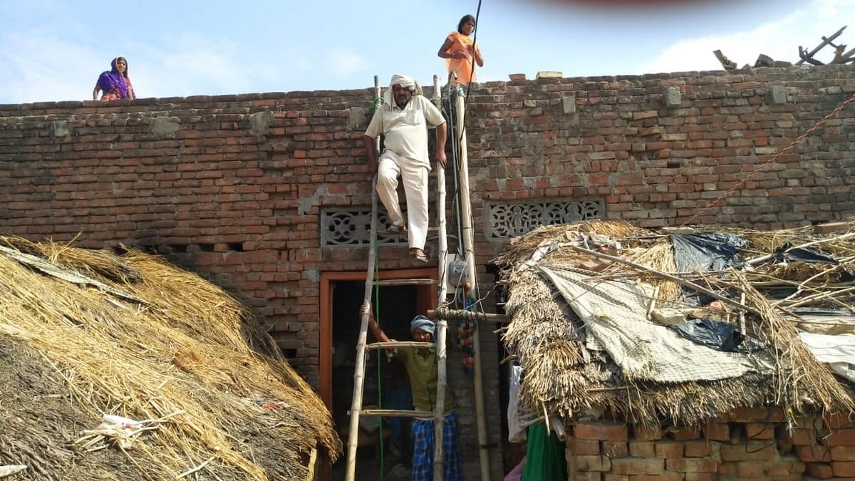 prople built wall in front of house in ground dispute ghazipur