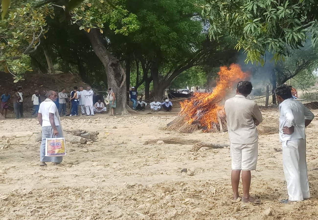 Death of husband and wife in Fatehpur bus accident